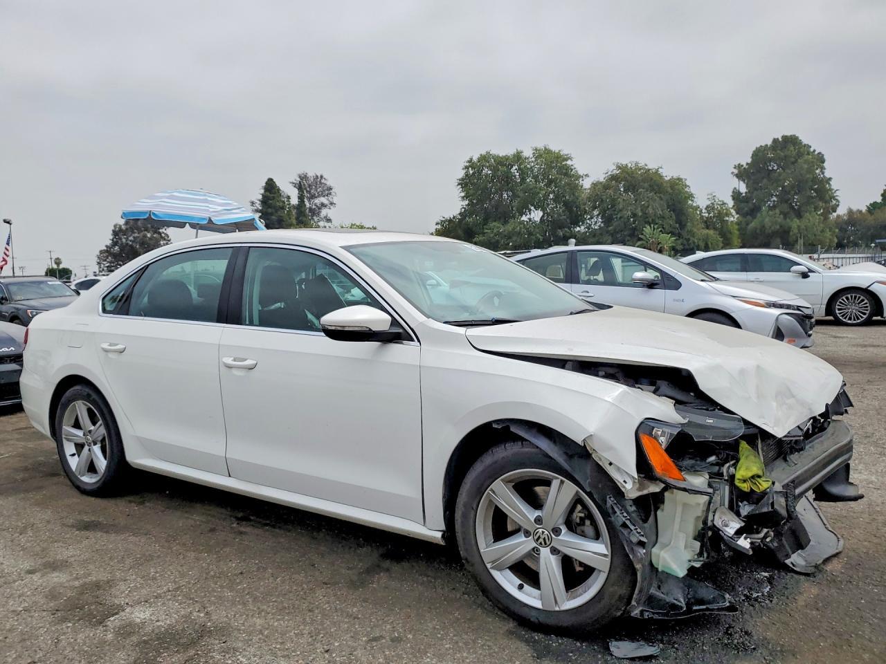 2012 VOLKSWAGEN Passat