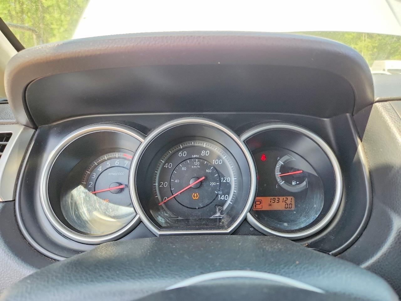 2011 NISSAN VERSA