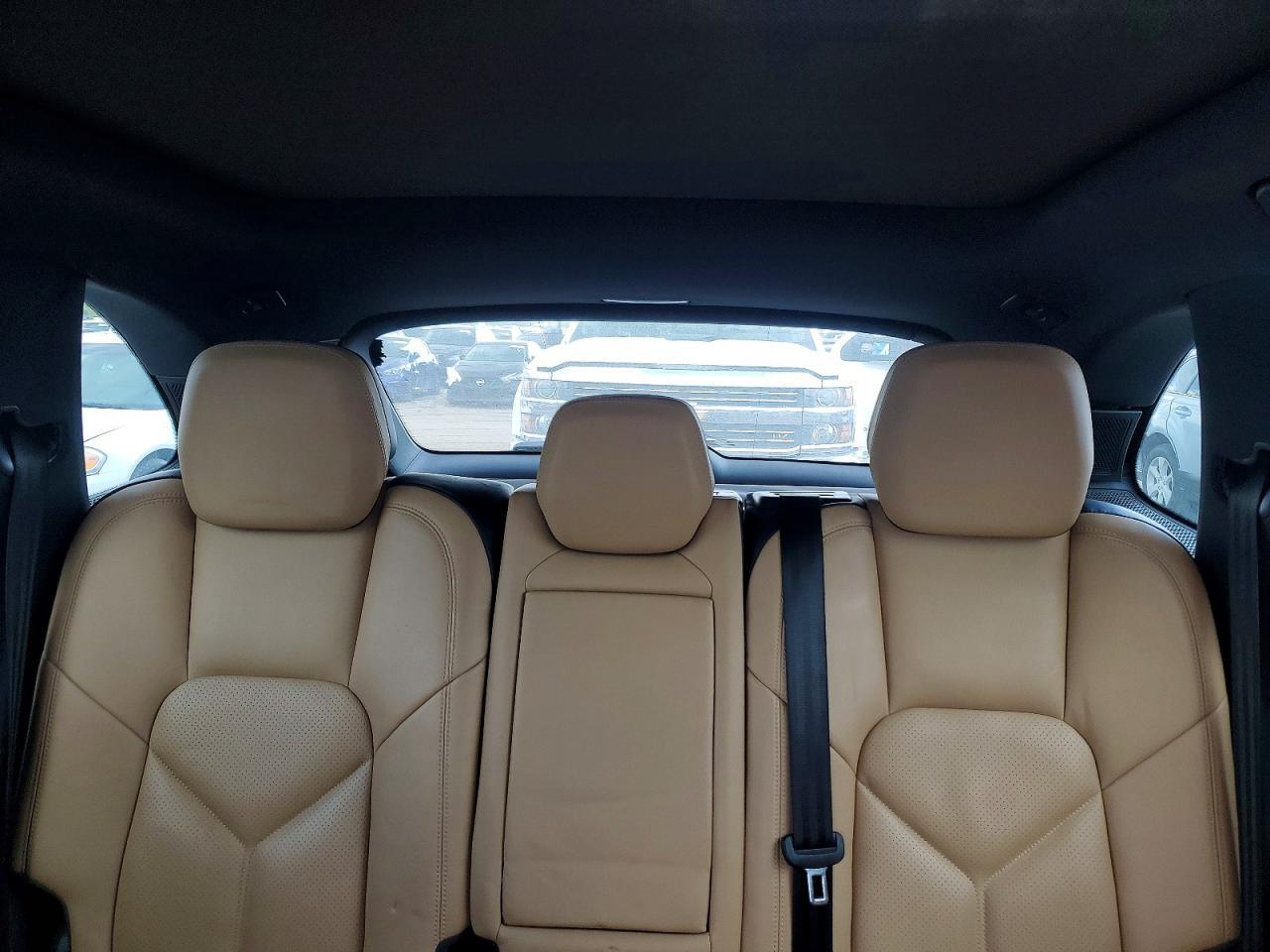 2016 PORSCHE CAYENNE