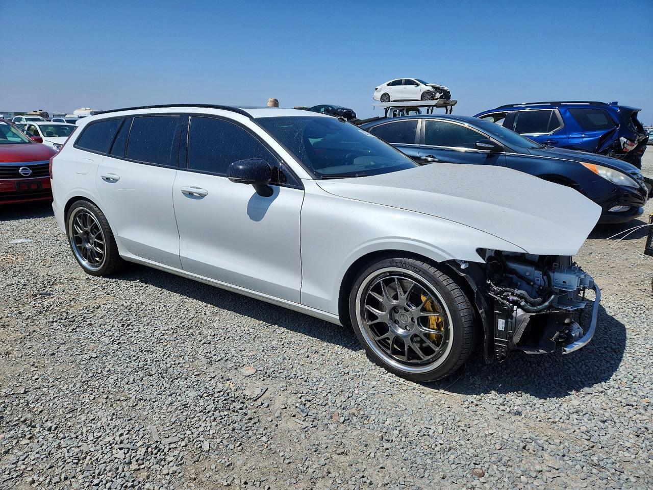 2025 VOLVO V60