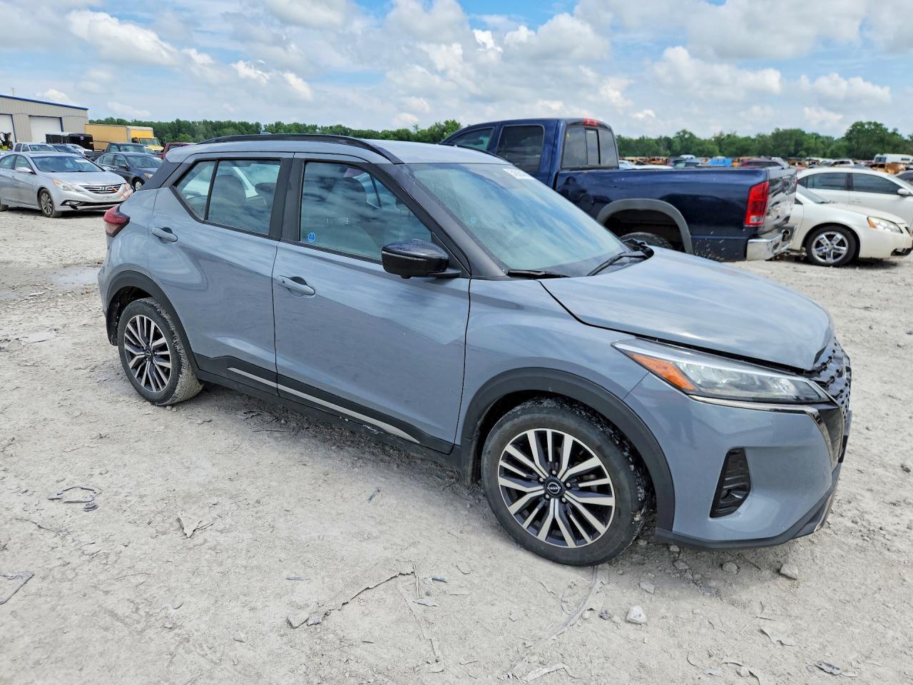 2023 NISSAN KICKS