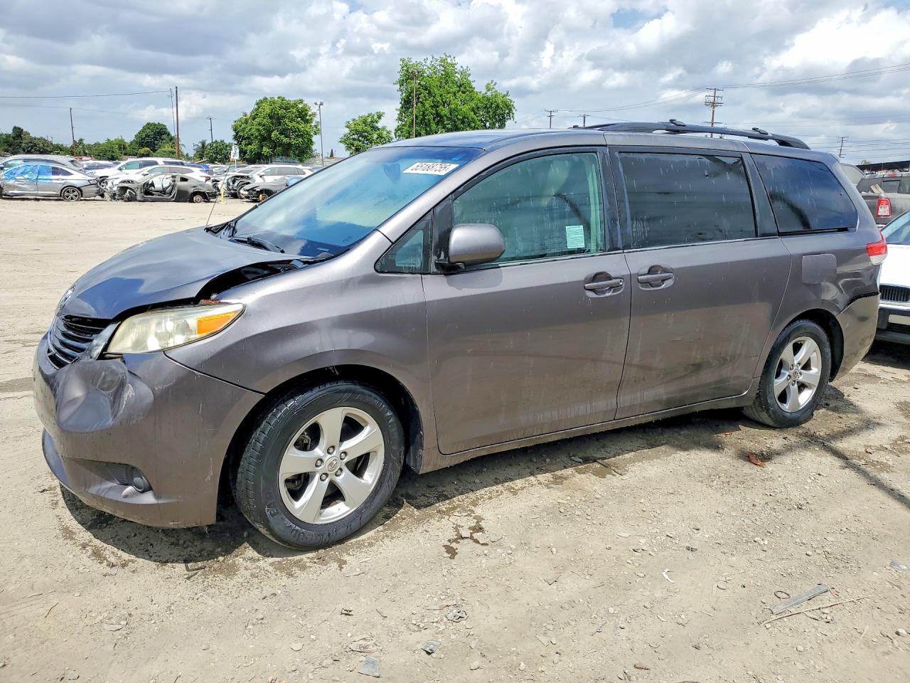2011 TOYOTA SIENNA