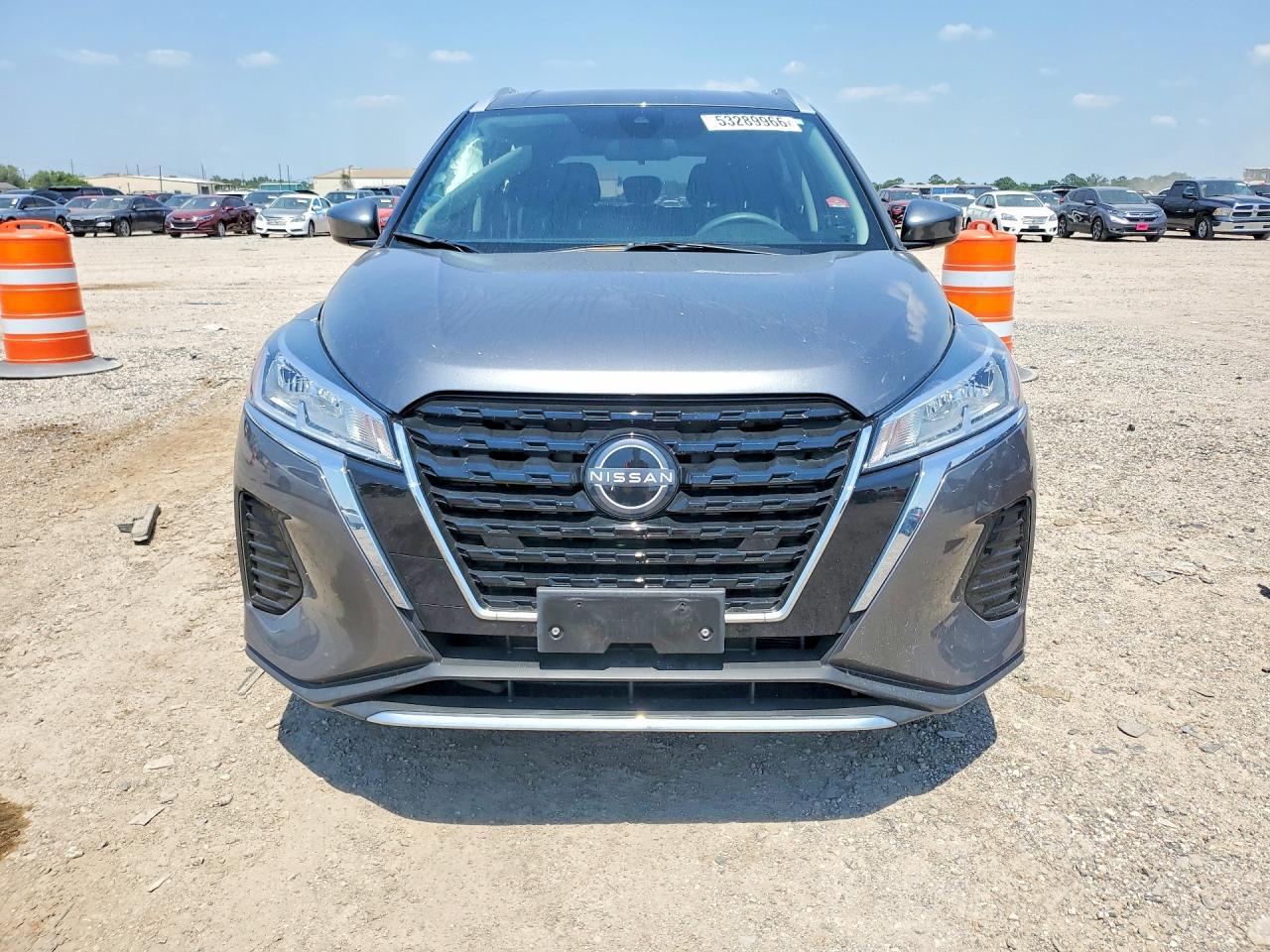 2024 NISSAN KICKS