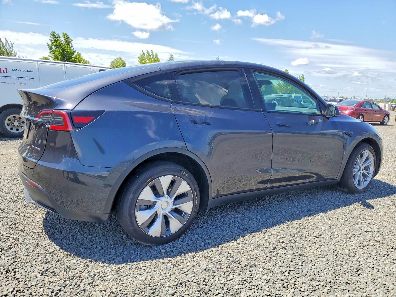 2024 TESLA MODEL Y