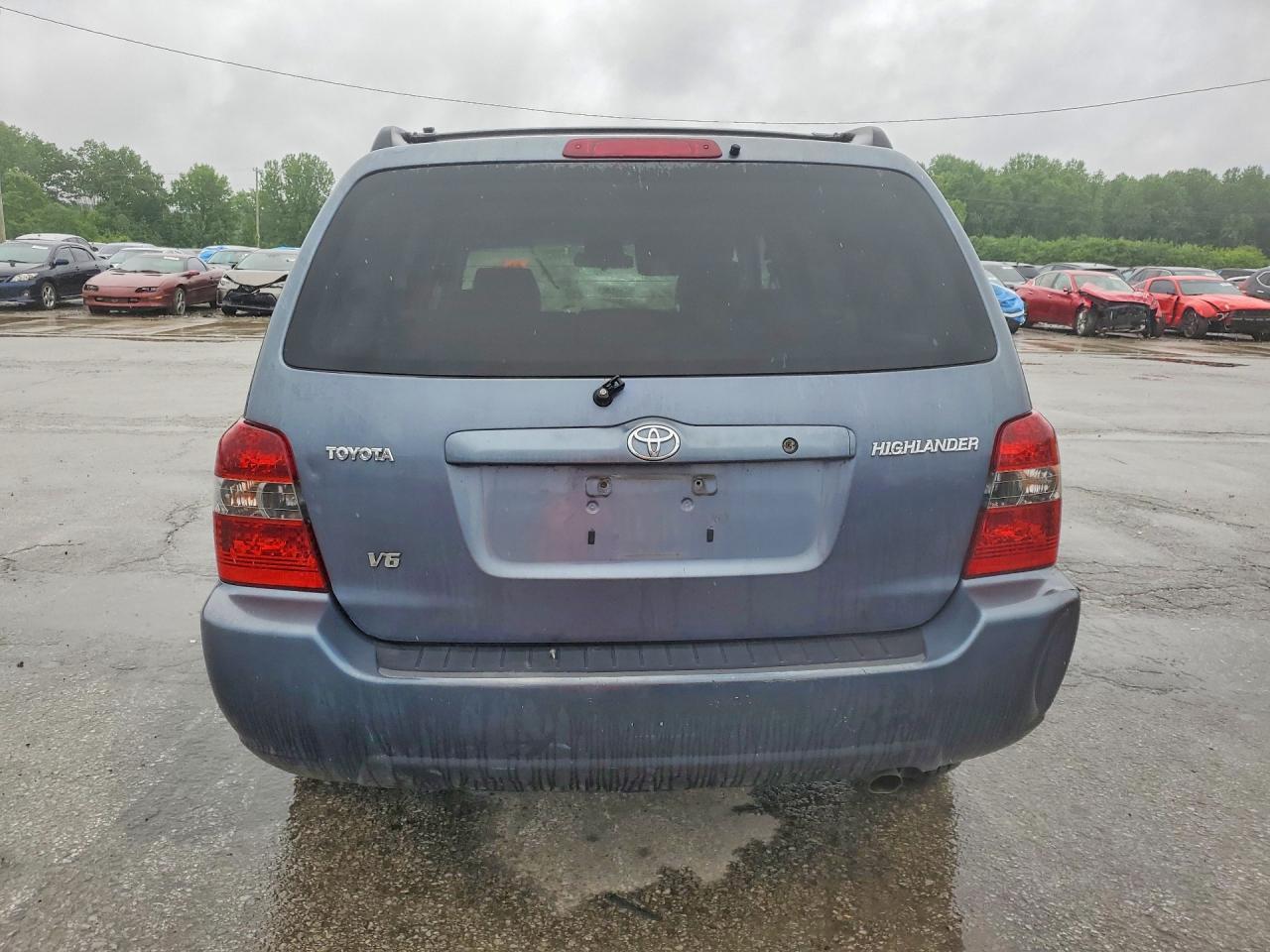 2004 TOYOTA HIGHLANDER