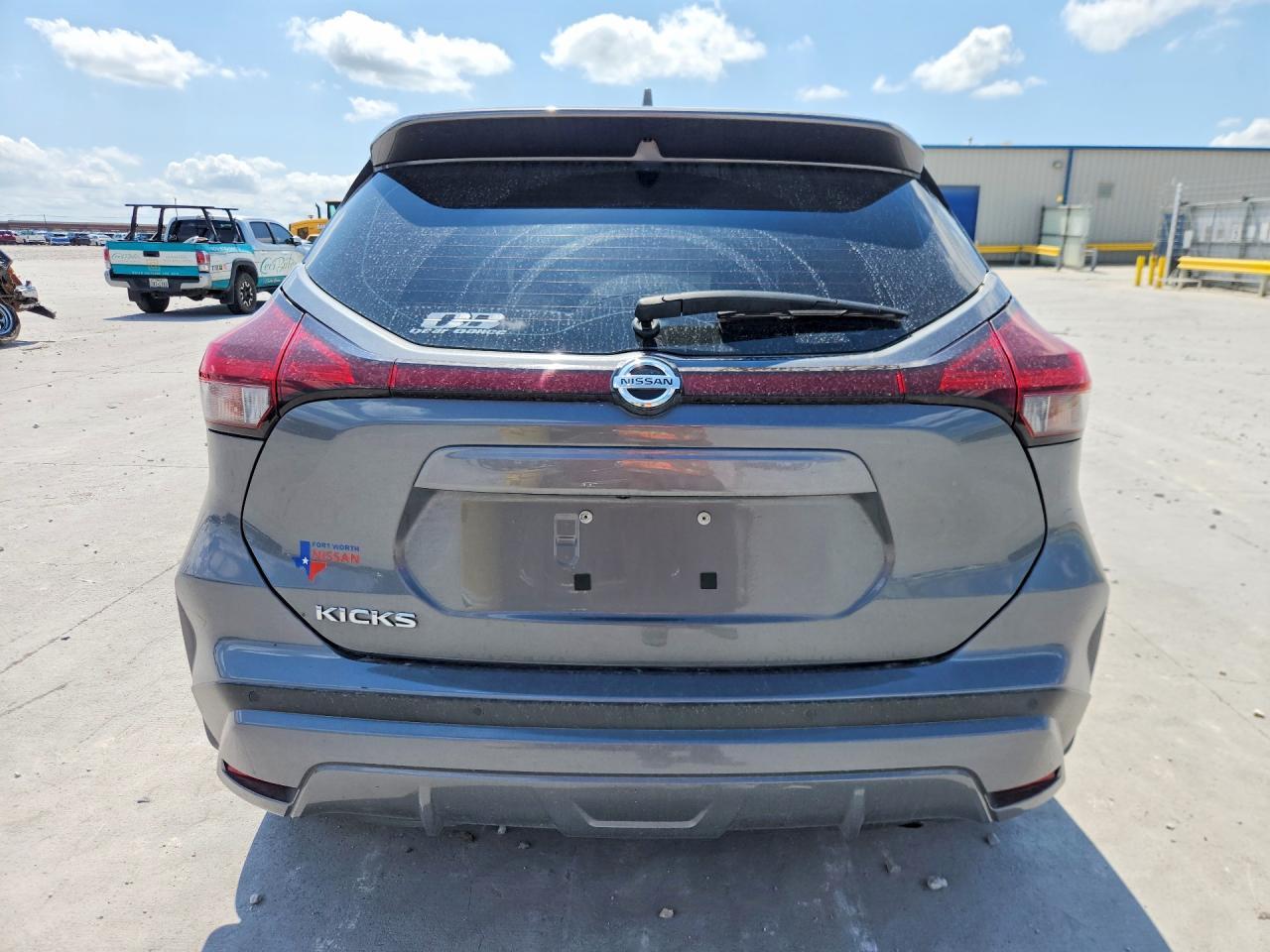 2021 NISSAN KICKS