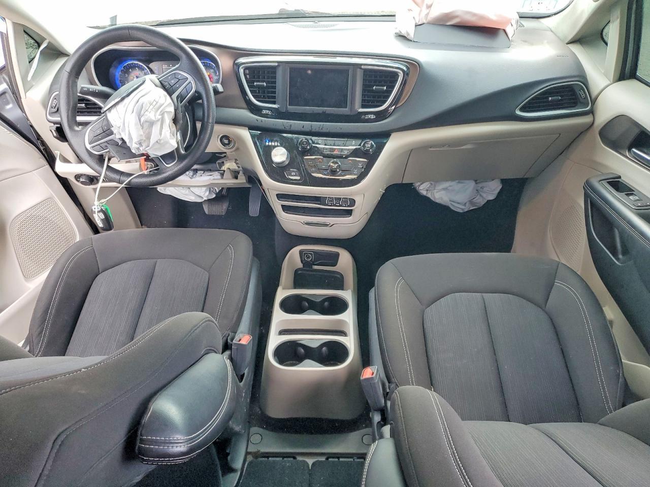 2021 CHRYSLER Voyager