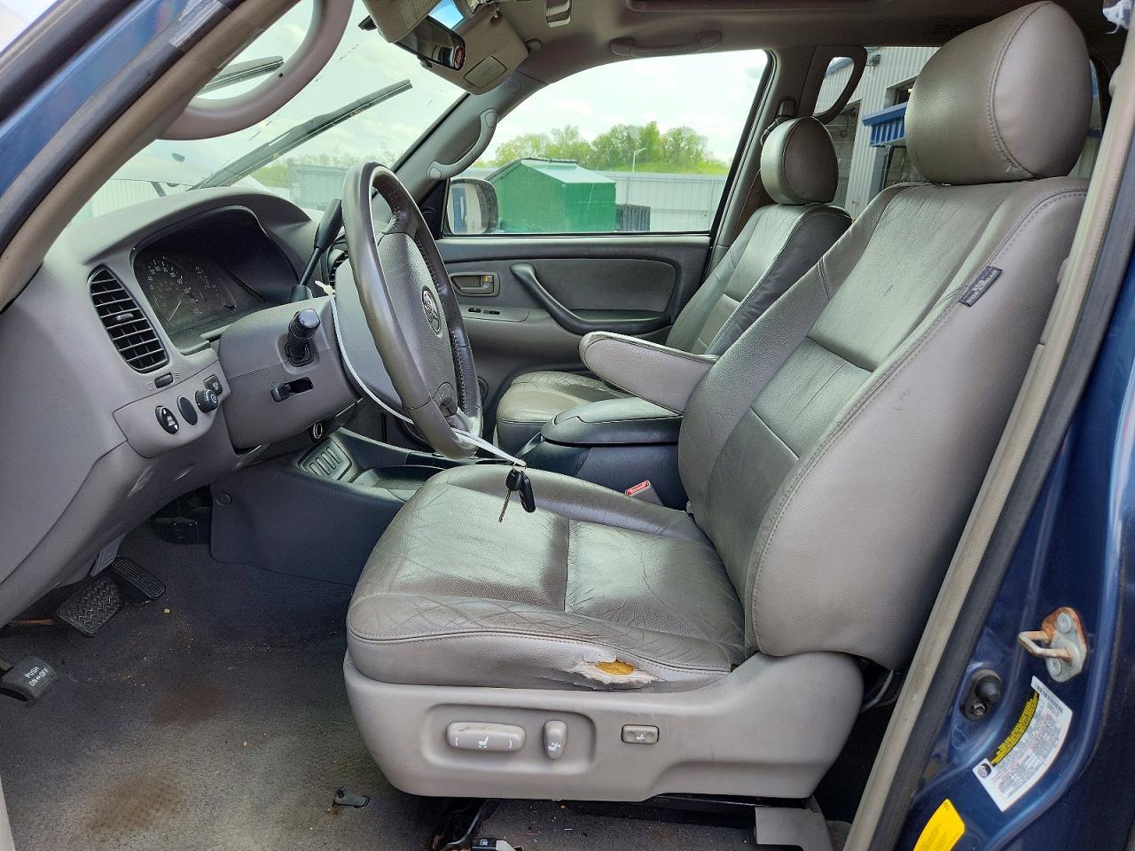 2005 TOYOTA Sequoia