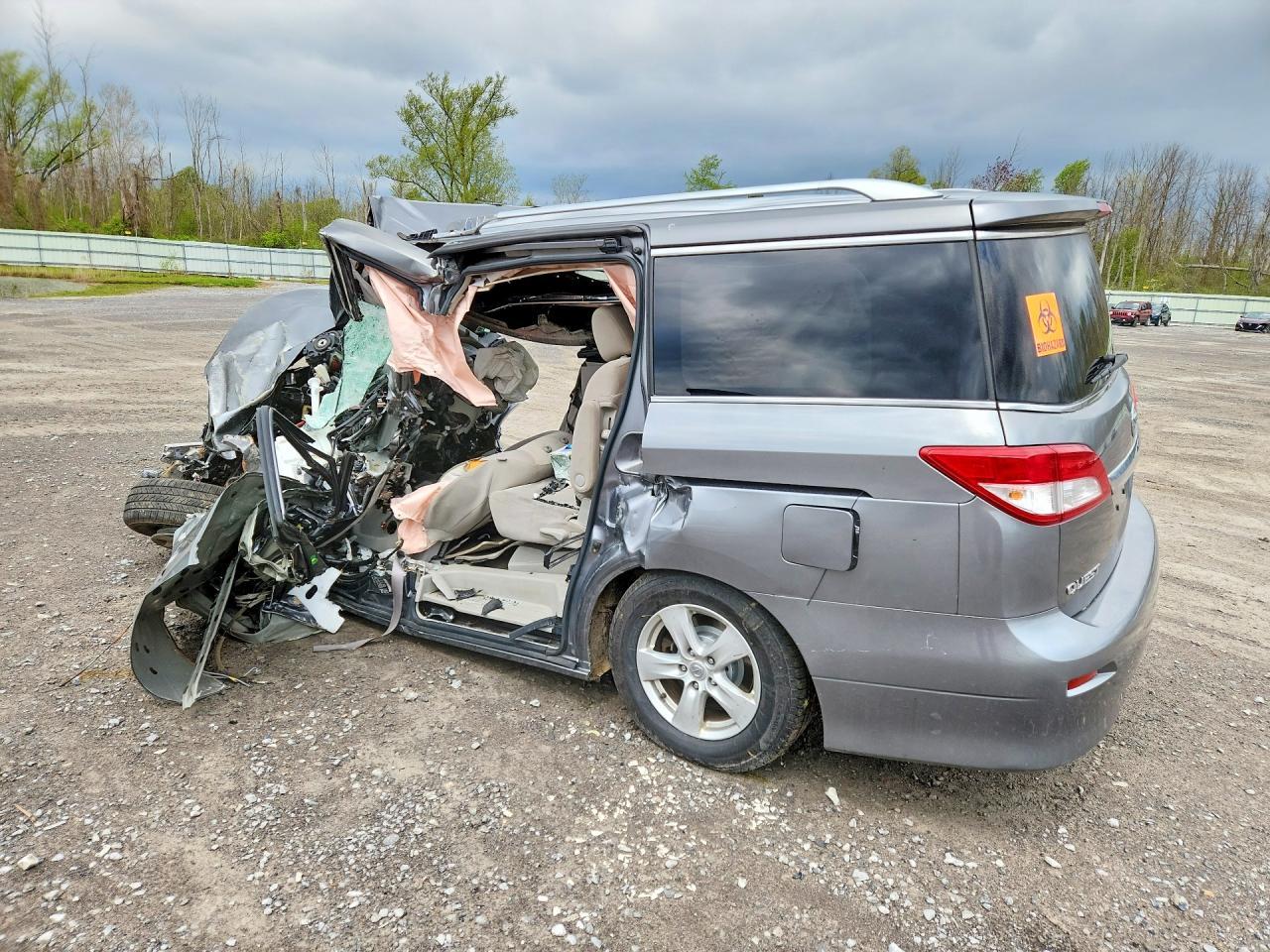 2017 NISSAN Quest