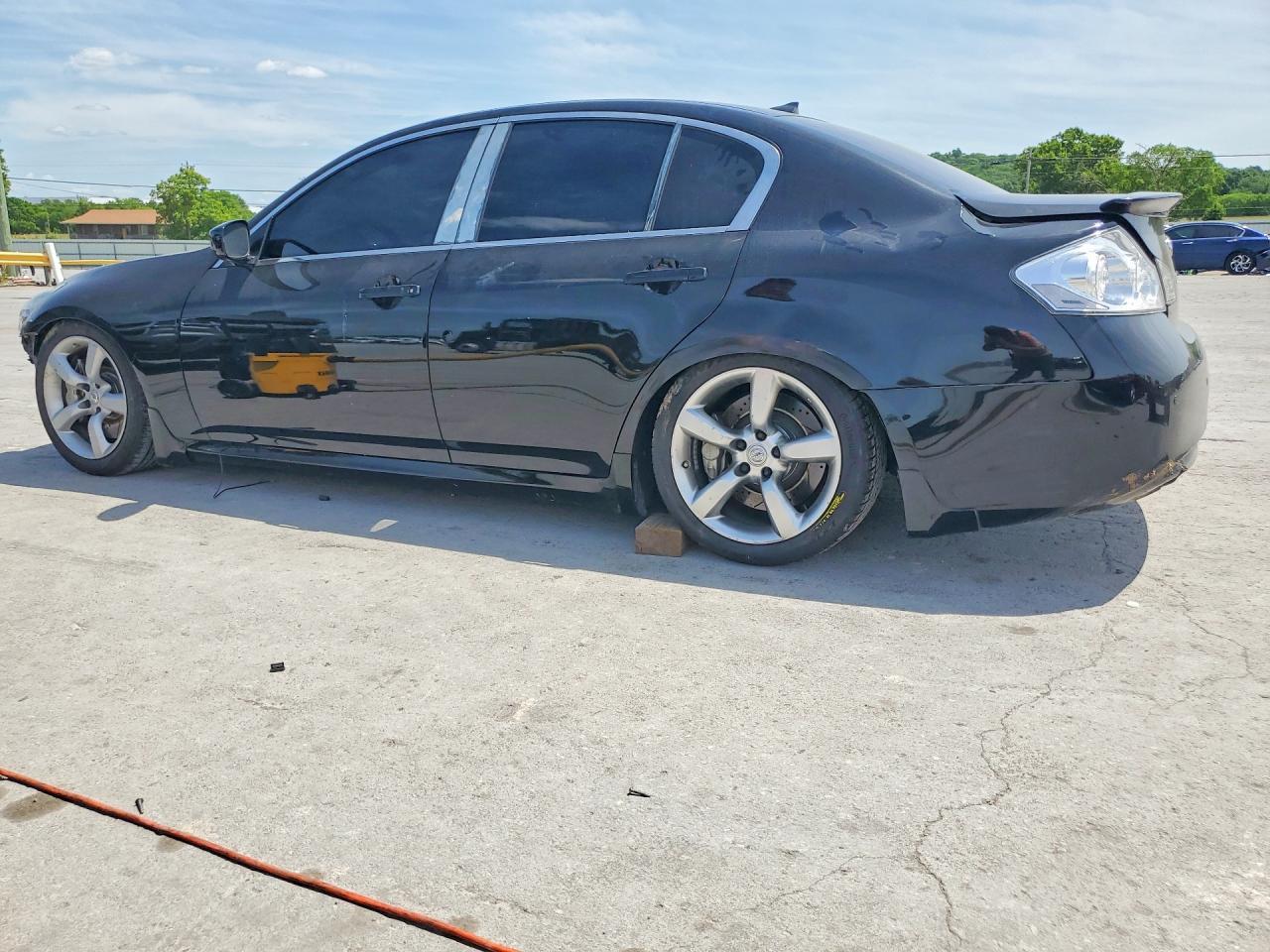 2011 INFINITI G37