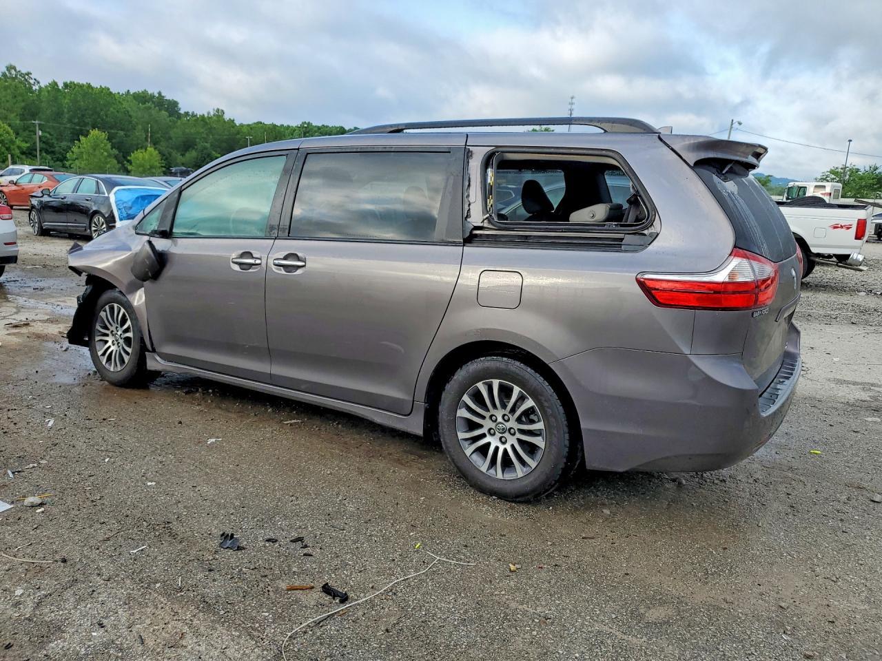 2018 TOYOTA SIENNA