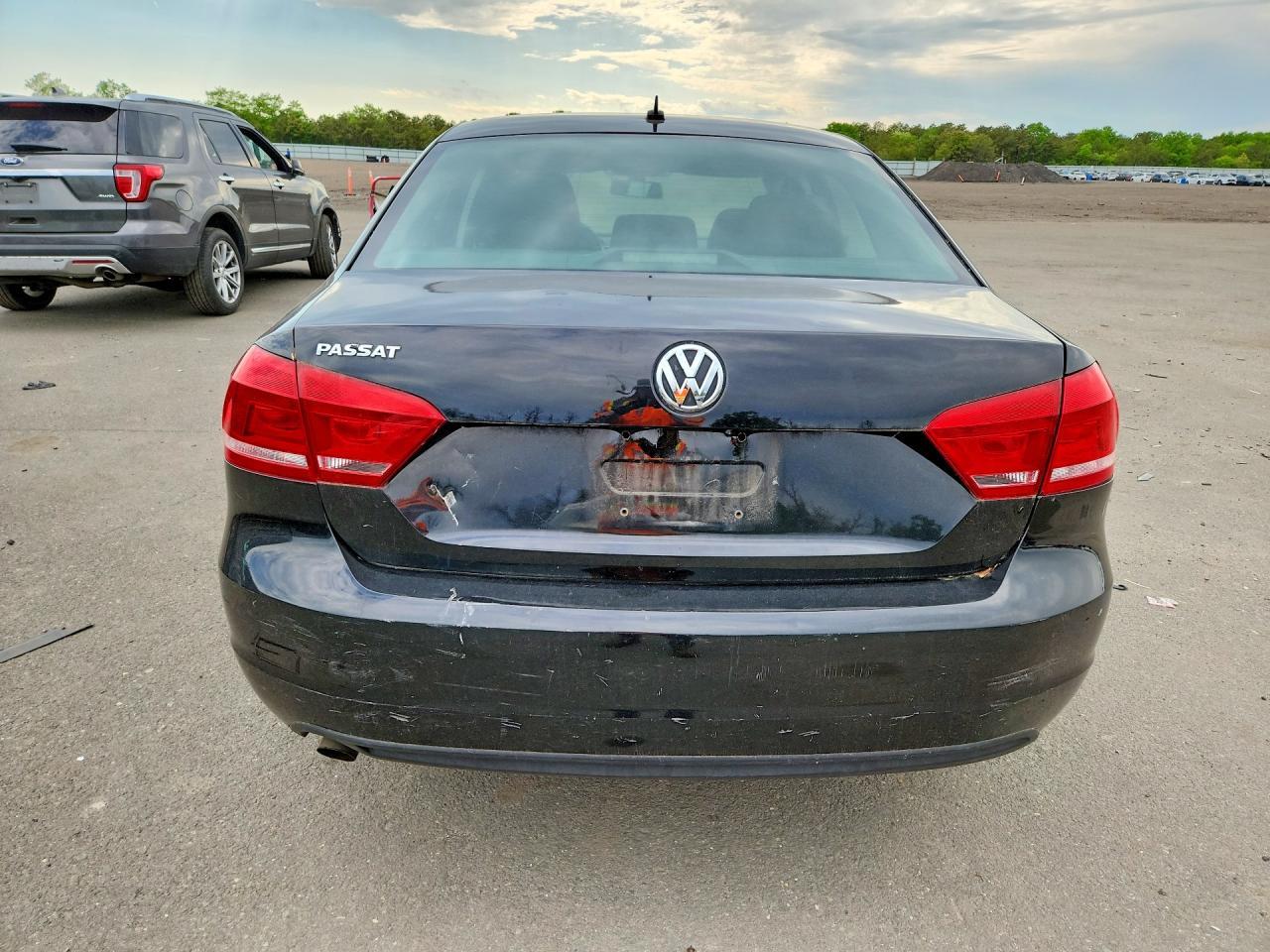 2012 VOLKSWAGEN Passat