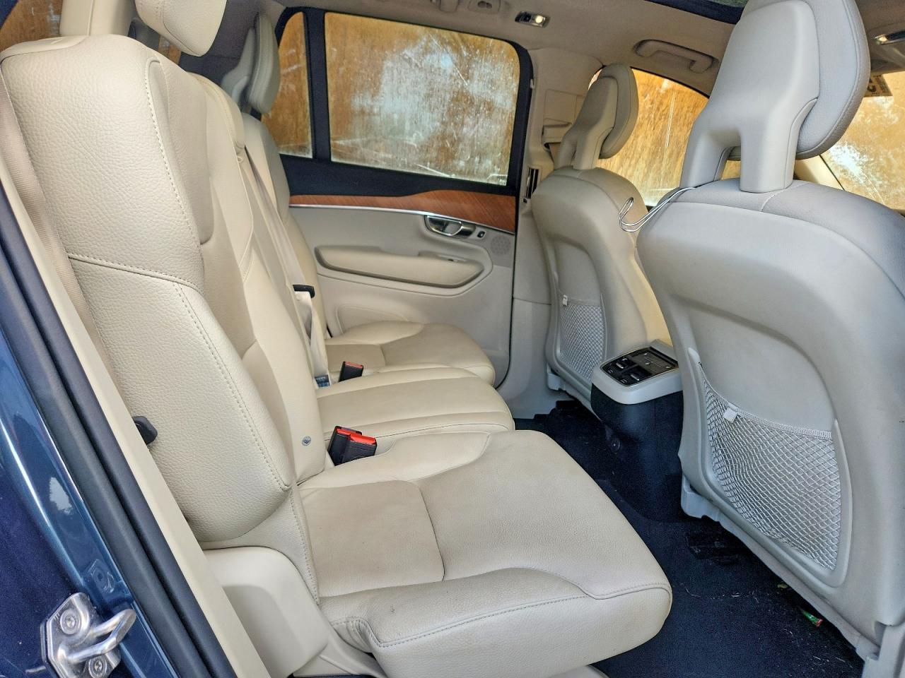 2022 VOLVO XC90