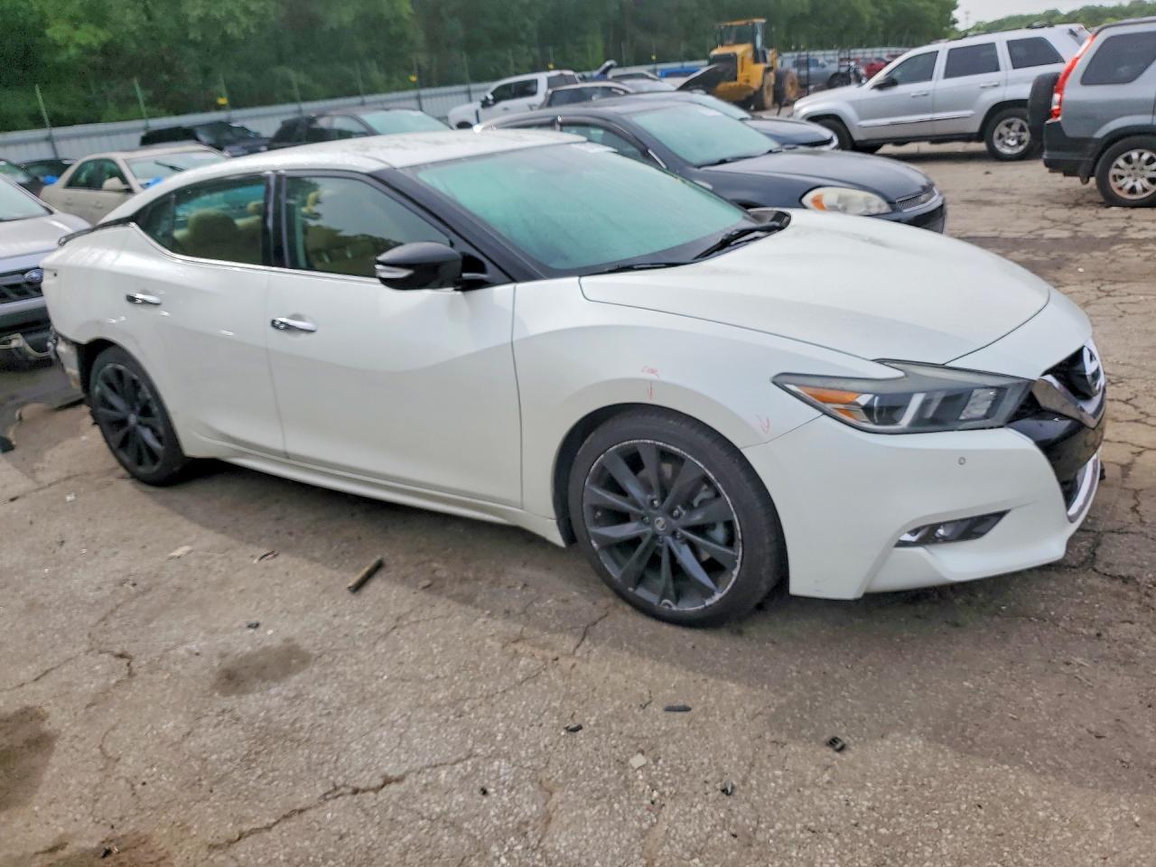 2016 NISSAN Maxima