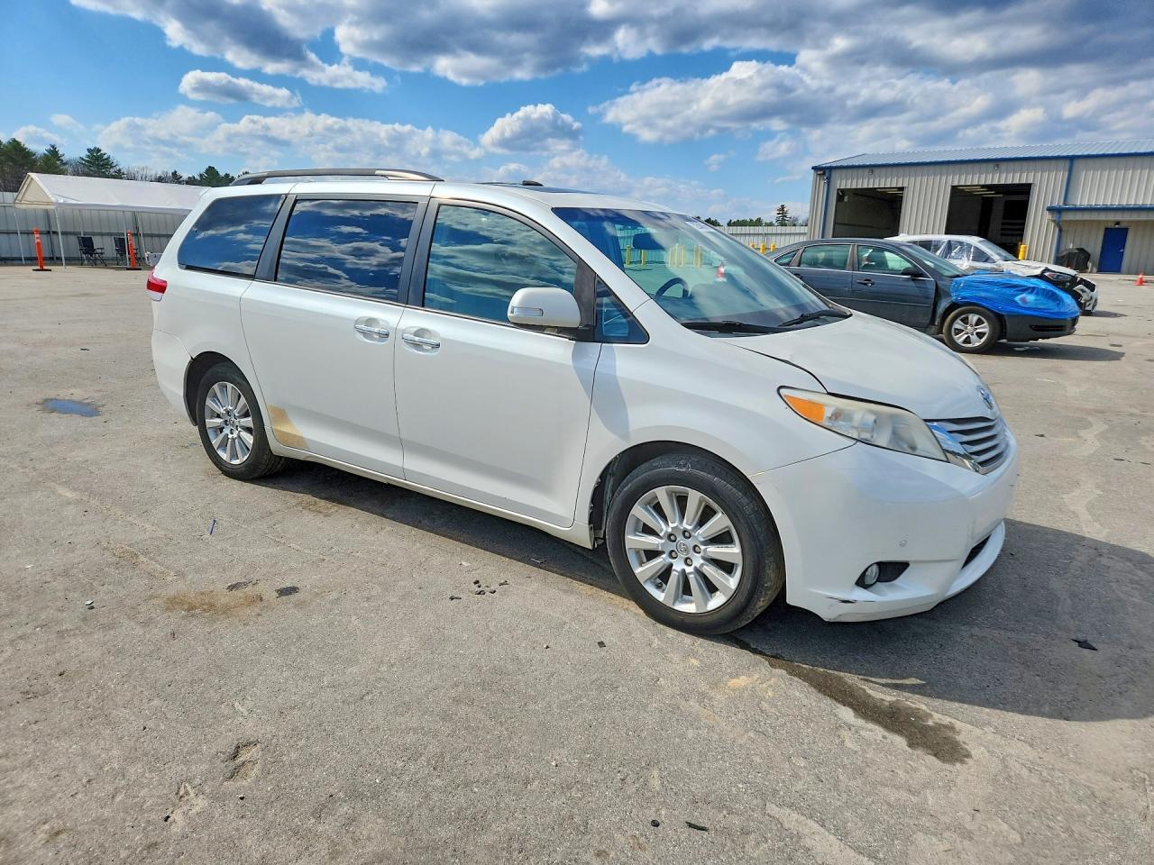 2014 TOYOTA SIENNA