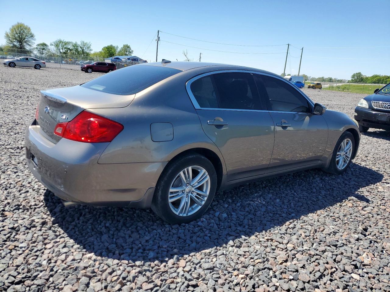 2011 INFINITI G37