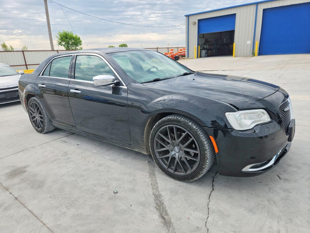 2019 CHRYSLER 300