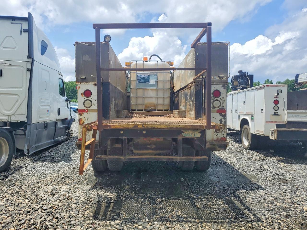 2006 FORD F-650
