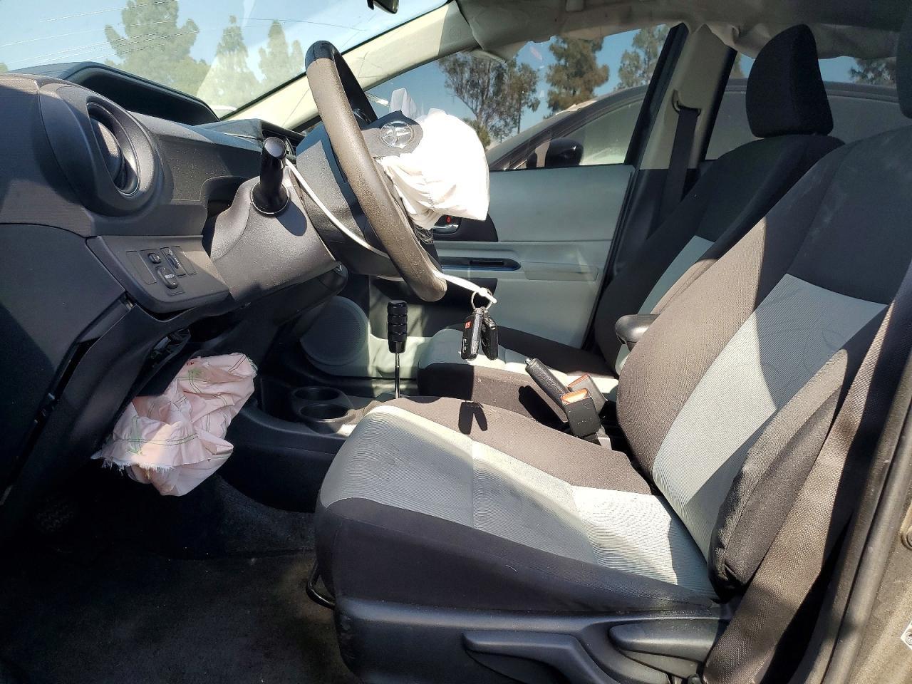 2013 TOYOTA Prius c