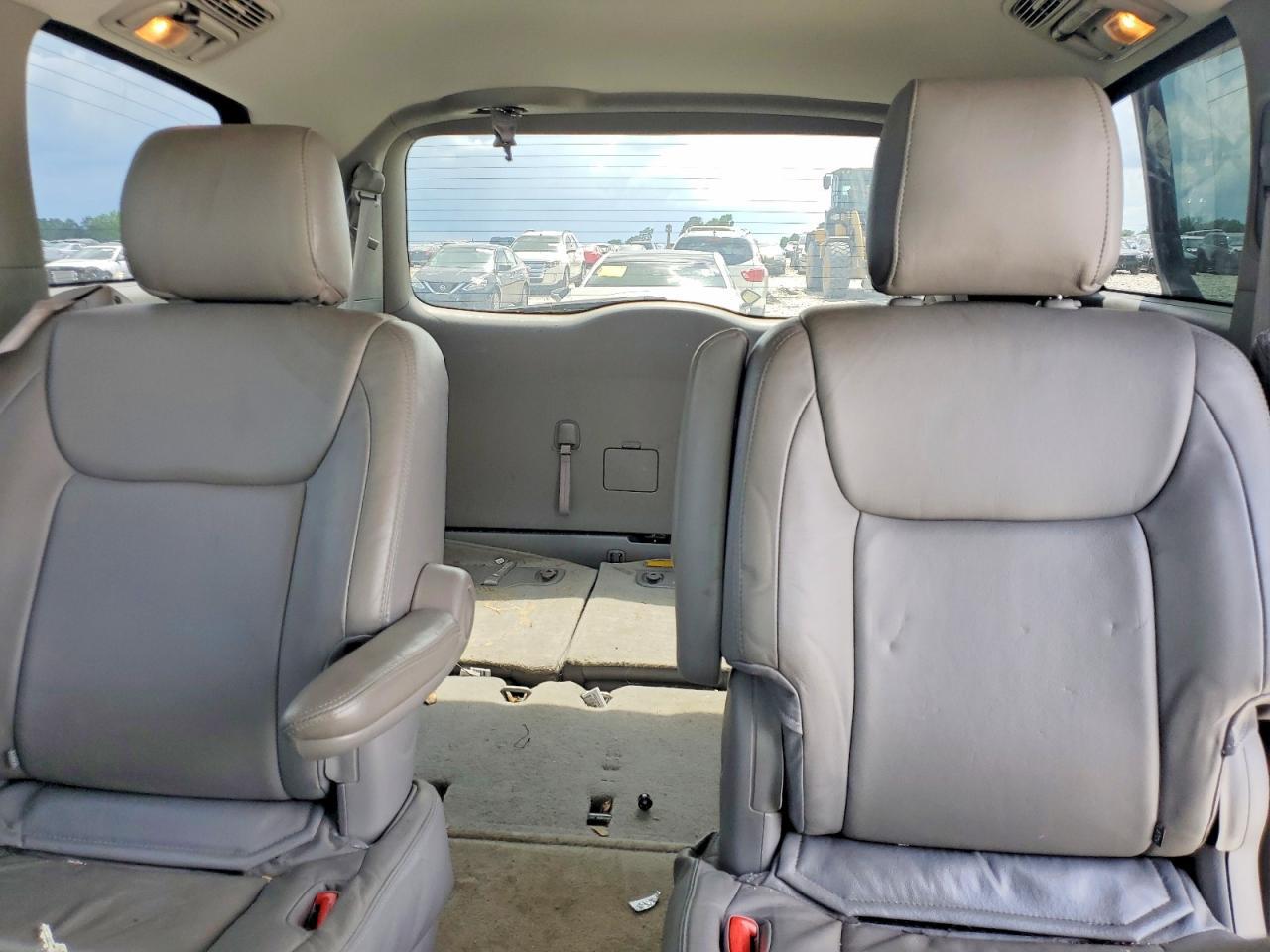 2004 TOYOTA SIENNA