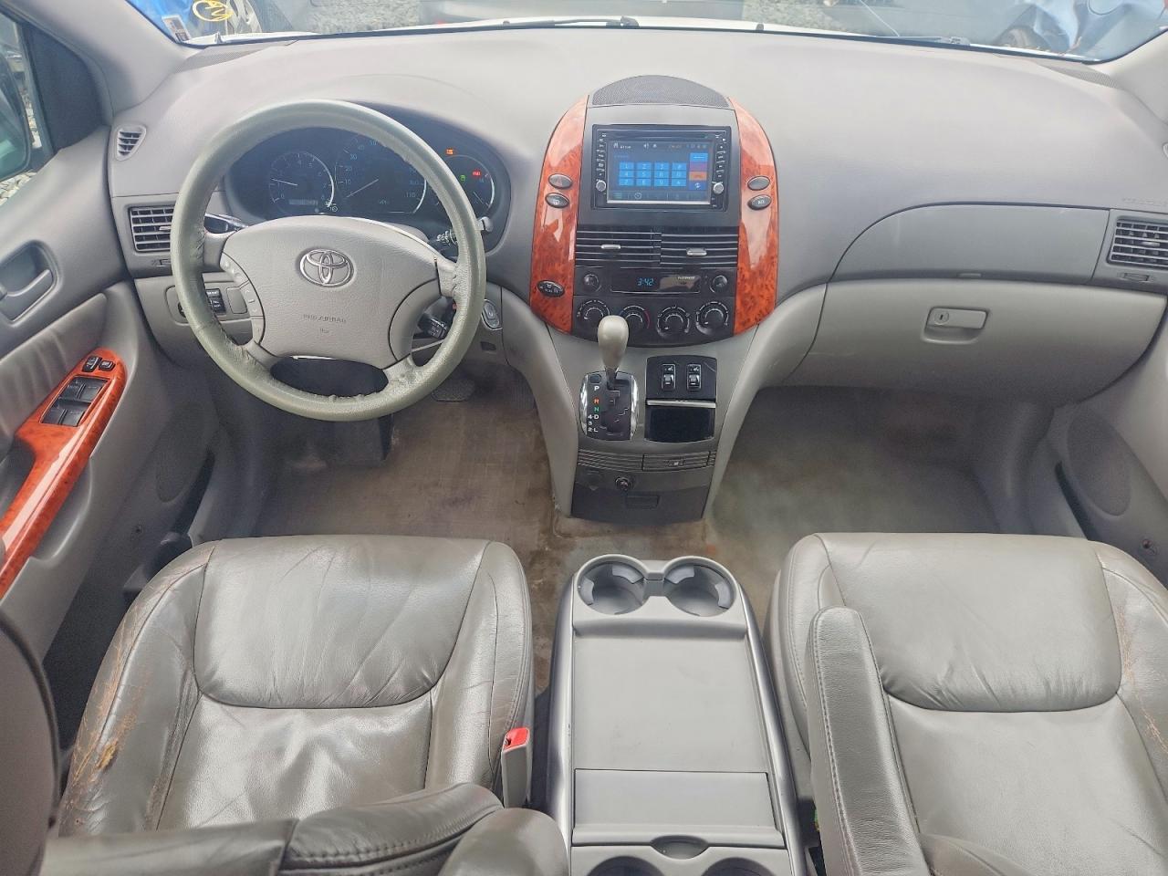 2009 TOYOTA SIENNA