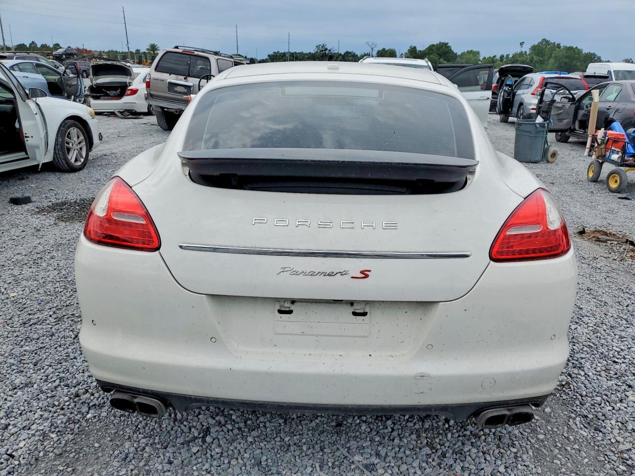 2010 PORSCHE Panamera