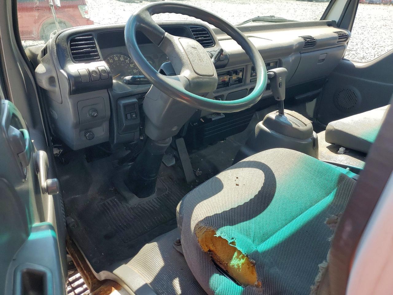 2004 ISUZU NPR