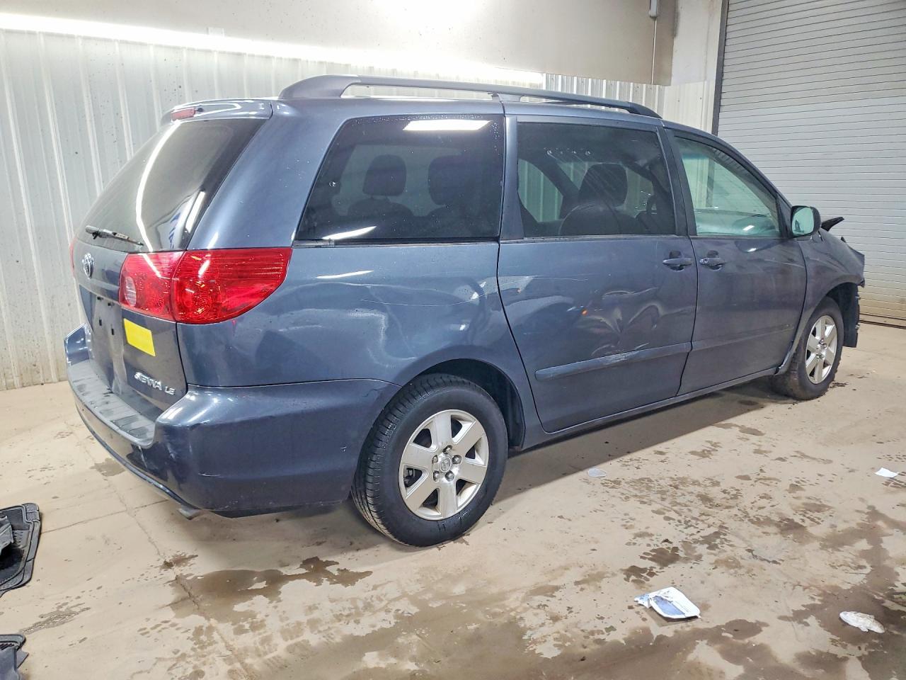 2010 TOYOTA SIENNA