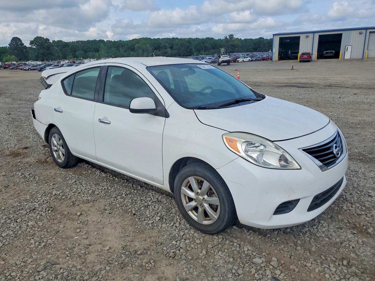 2014 NISSAN VERSA
