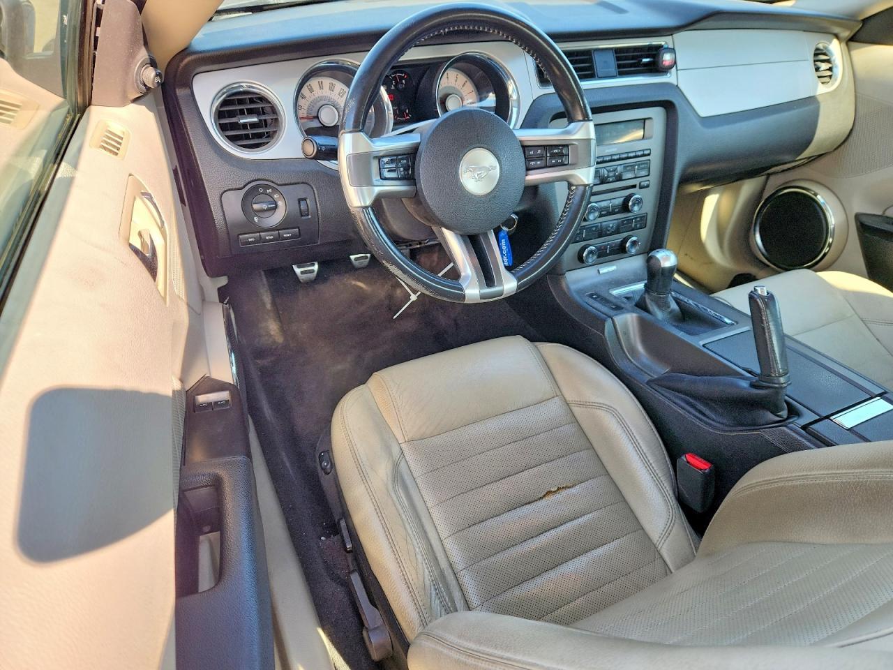 2011 FORD MUSTANG