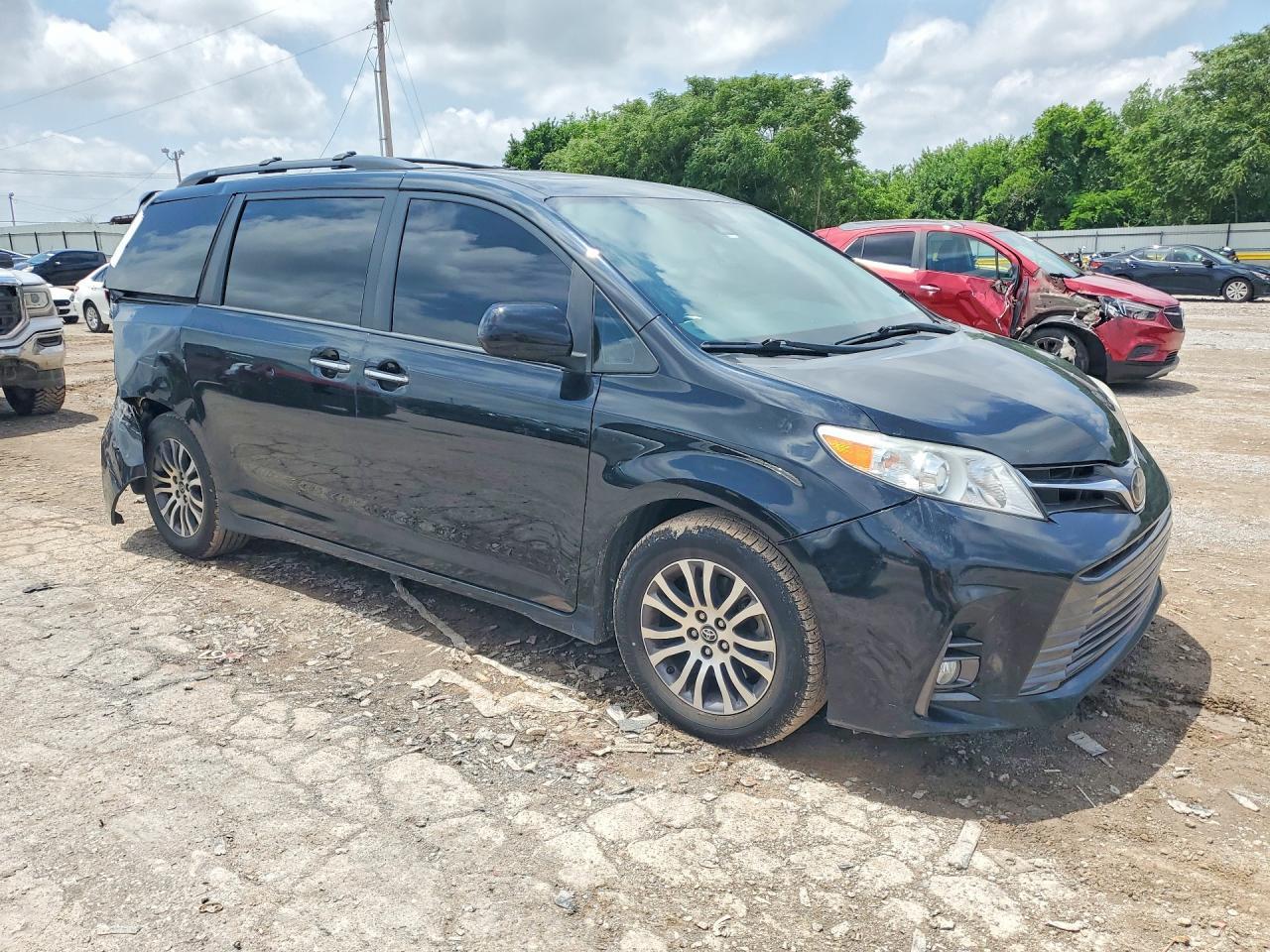 2018 TOYOTA SIENNA