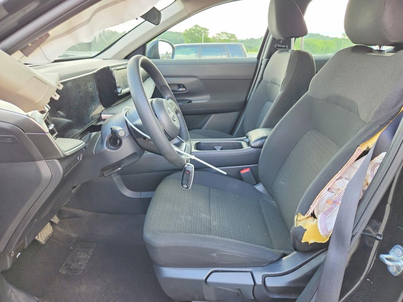 2025 NISSAN KICKS