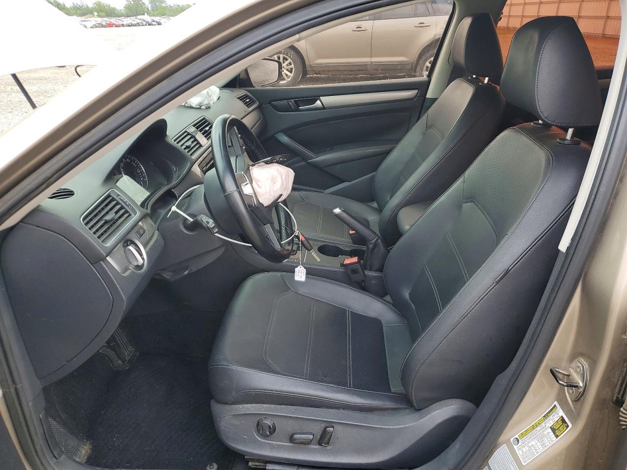 2015 VOLKSWAGEN Passat