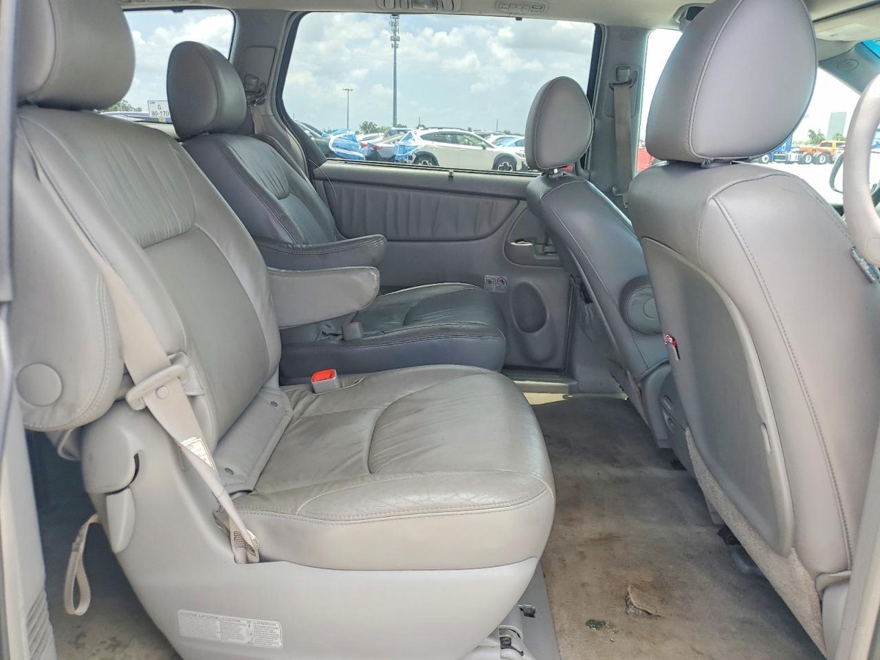 2009 TOYOTA SIENNA