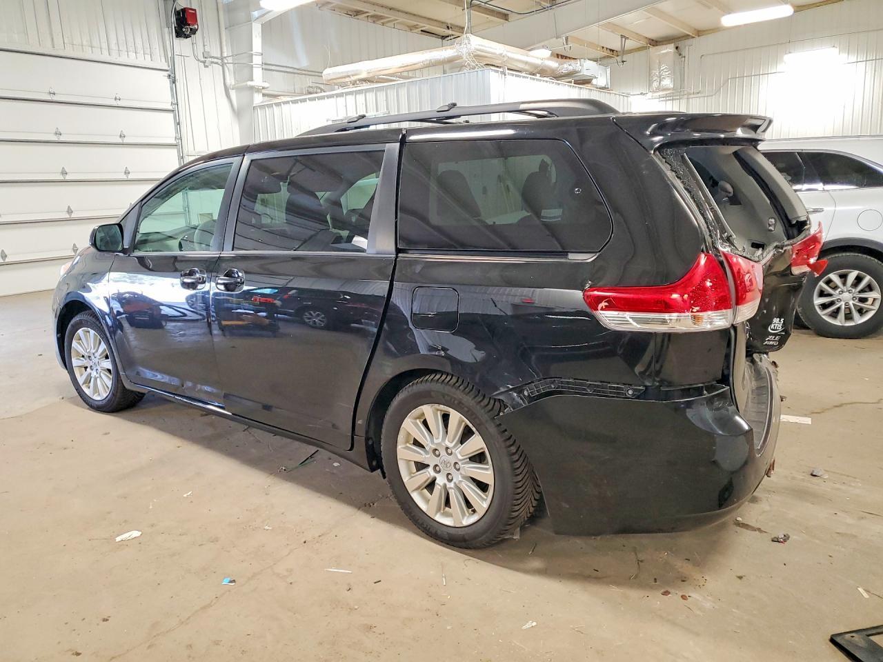 2012 TOYOTA SIENNA