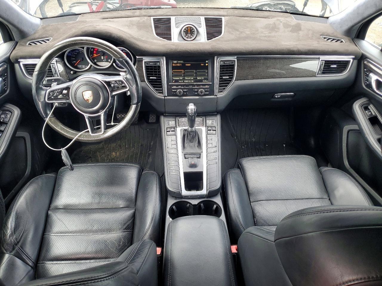 2016 PORSCHE Macan