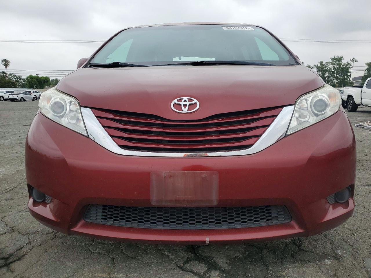 2017 TOYOTA SIENNA