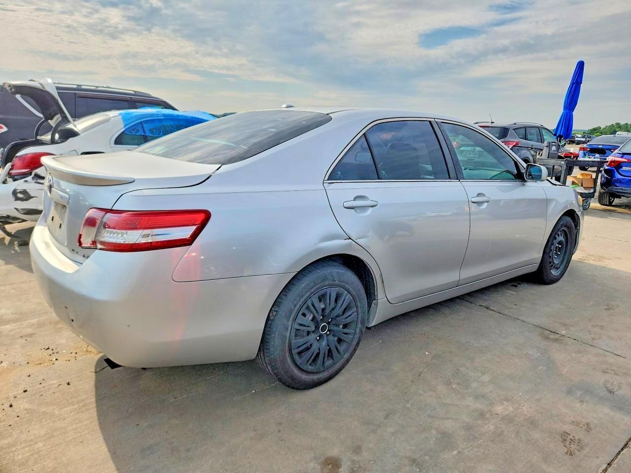 2011 TOYOTA CAMRY