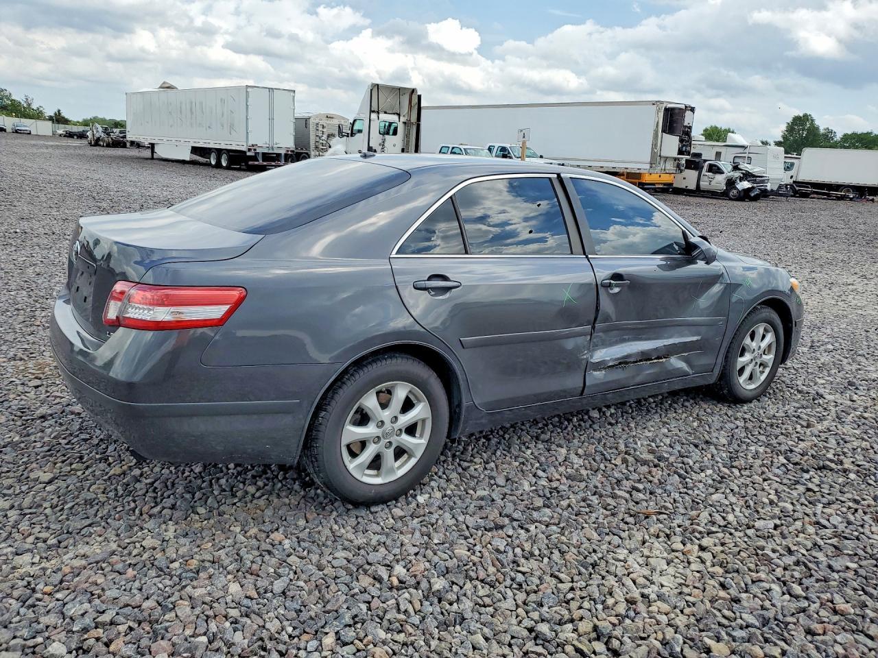2011 TOYOTA CAMRY