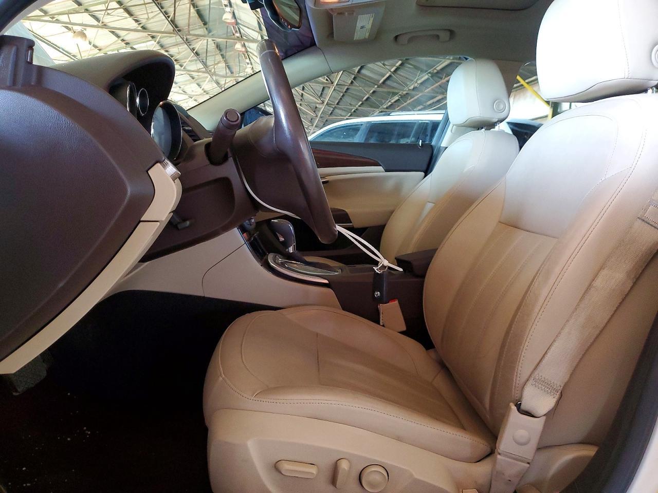 2011 BUICK Regal