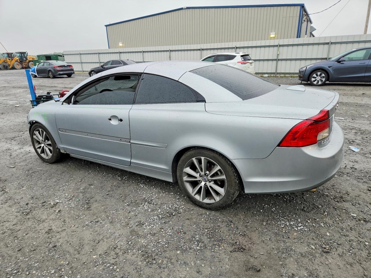 2011 VOLVO C70