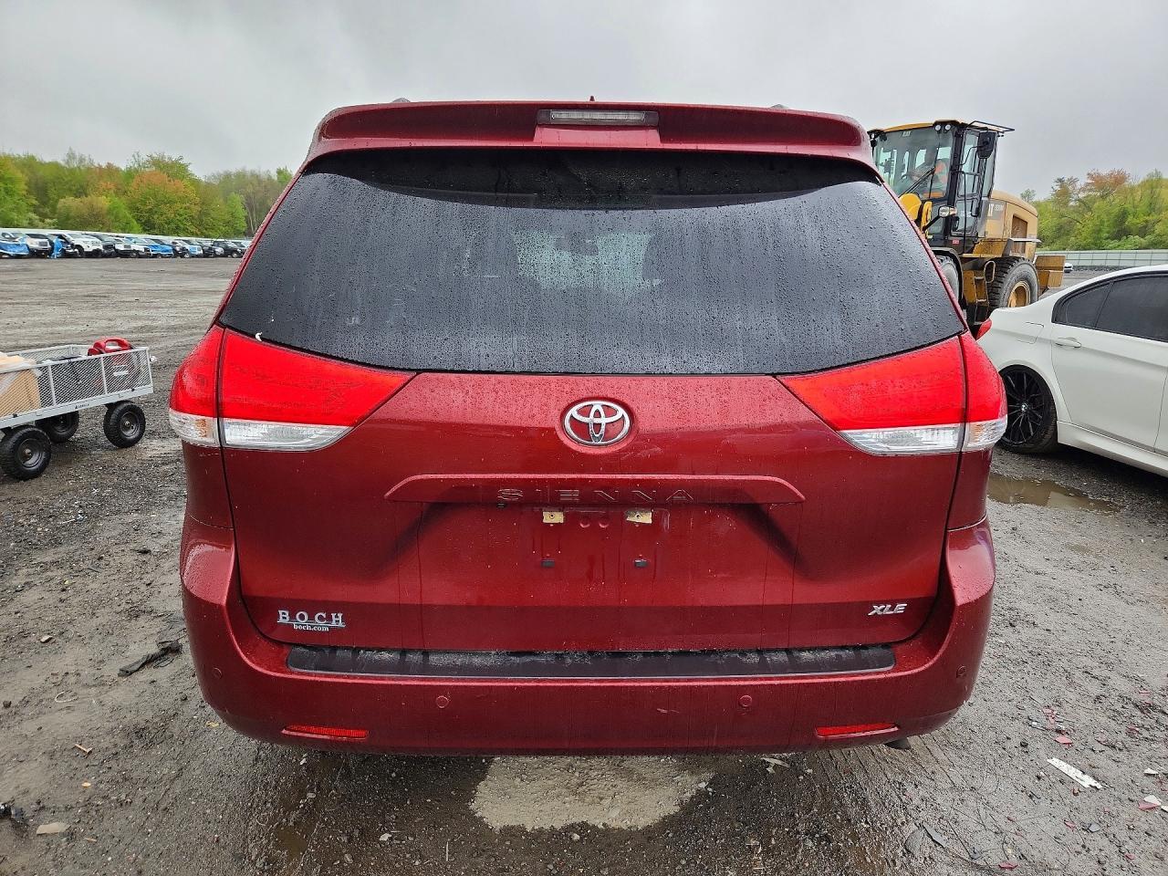 2012 TOYOTA SIENNA
