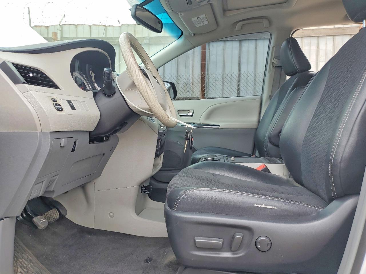 2014 TOYOTA SIENNA