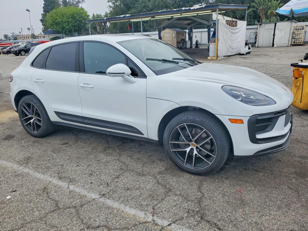2023 PORSCHE Macan