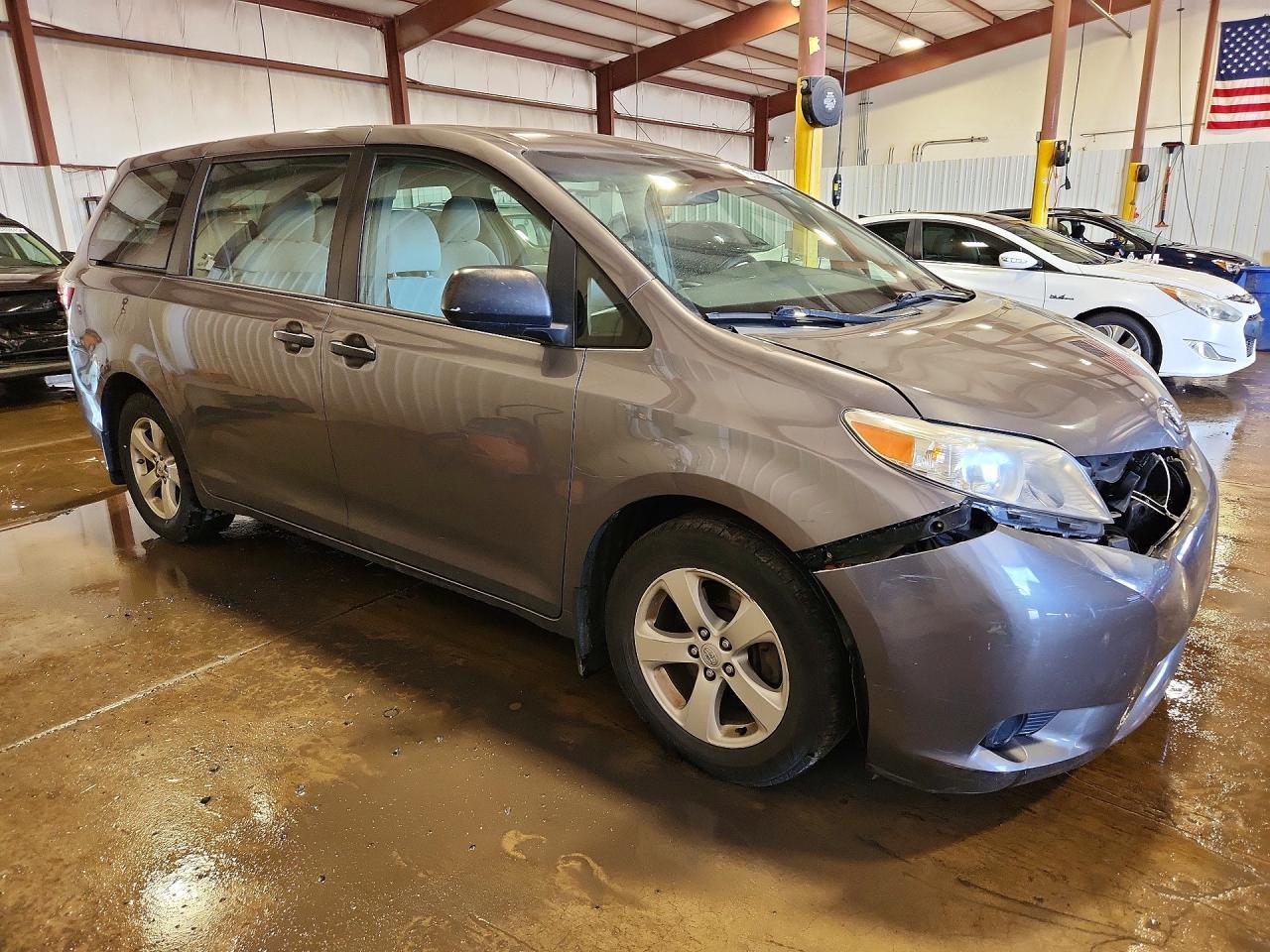 2017 TOYOTA SIENNA