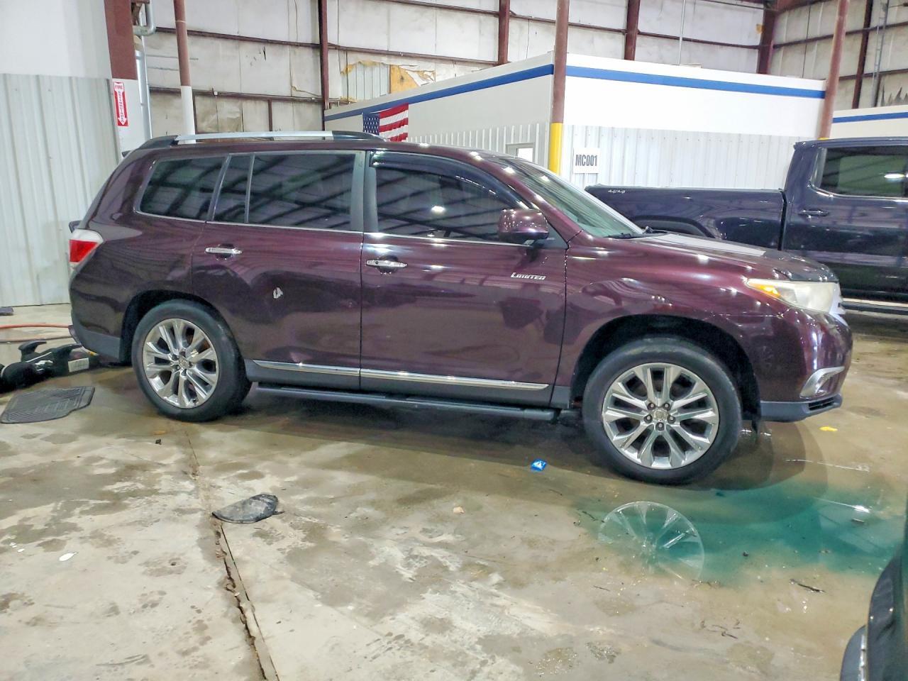 2011 TOYOTA HIGHLANDER
