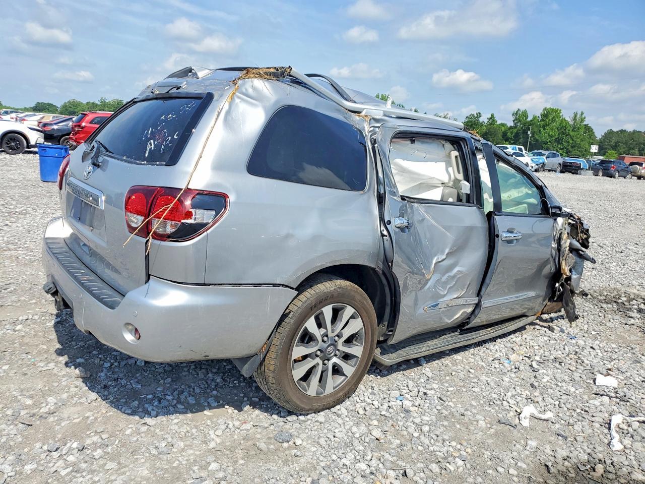2018 TOYOTA Sequoia