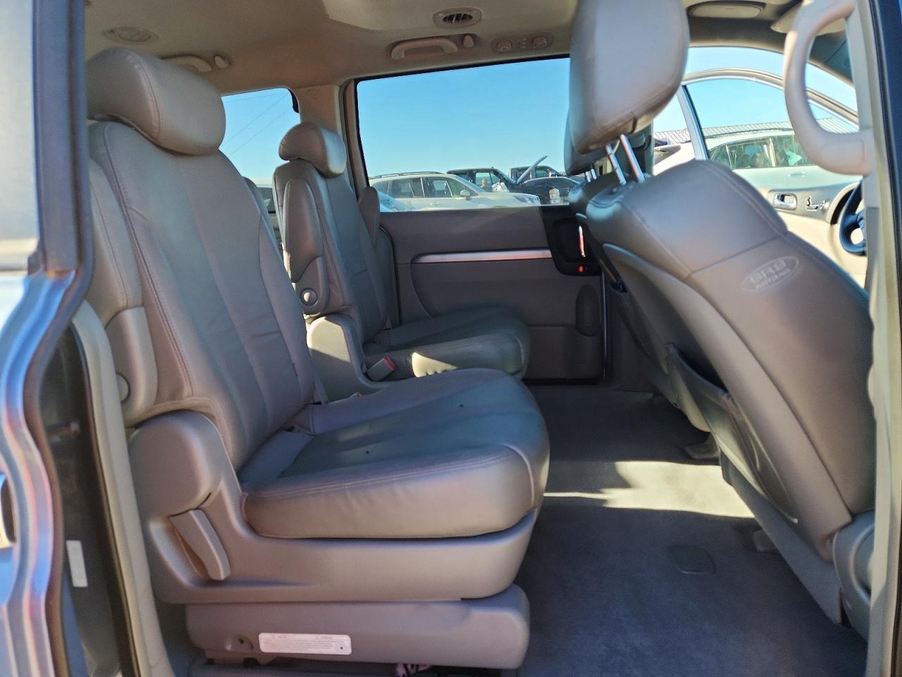 2007 HYUNDAI Entourage