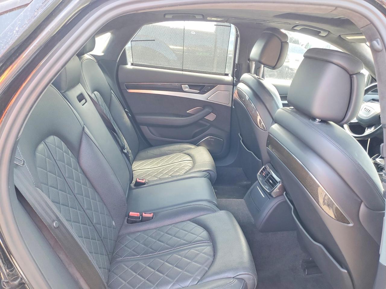 2013 AUDI S8