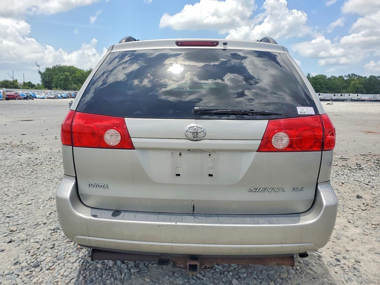 2009 TOYOTA SIENNA